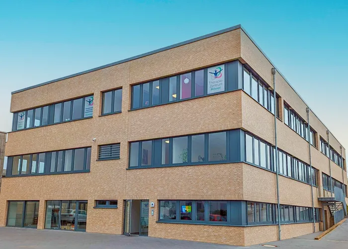 Frontaufnahme des Bürogebäudes